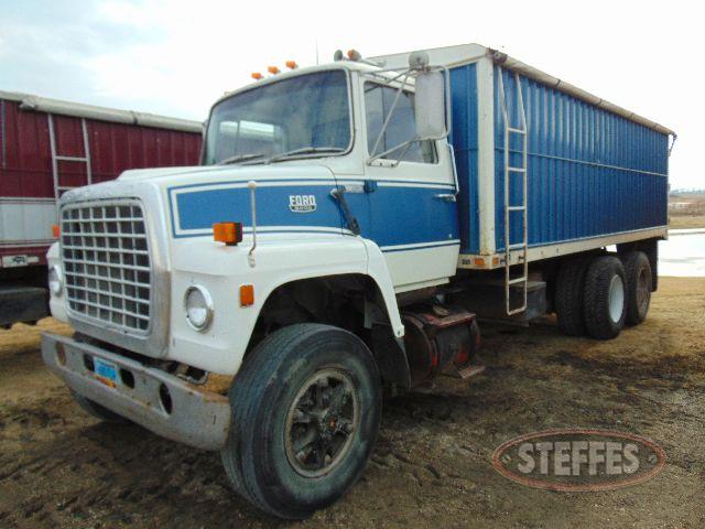 1982 Ford 9000_1.jpg